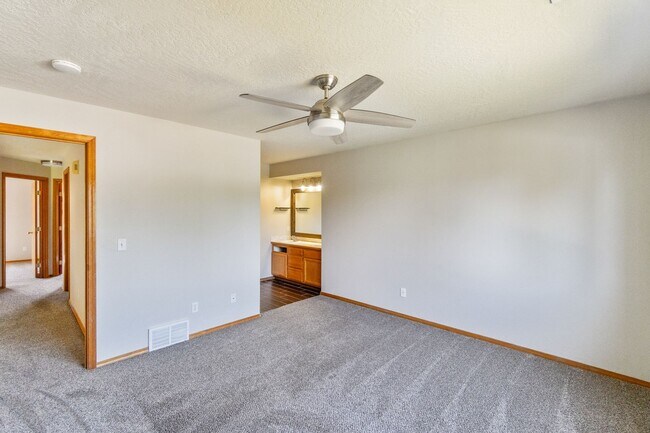 Building Photo - 4609 E 15th Ave