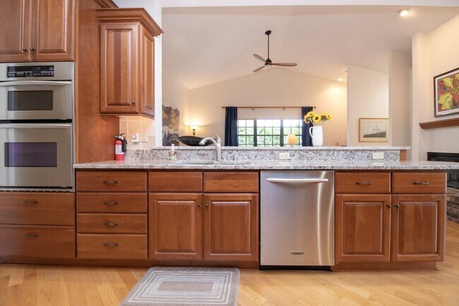 Building Photo - Palm Aire Fully Furnished Rental
