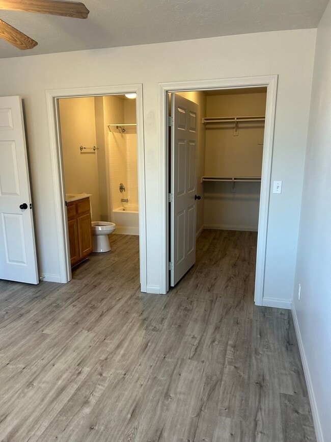 Building Photo - 3 Bedroom, 2 bath home in non HOA