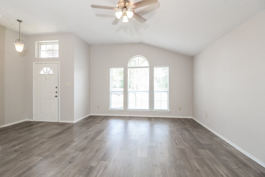 Building Photo - 7900 Flowertree Ct