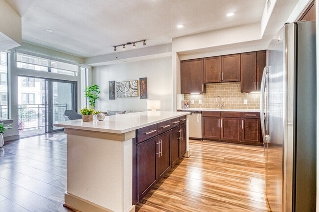 Building Photo - Modern Living in Houston’s Heart