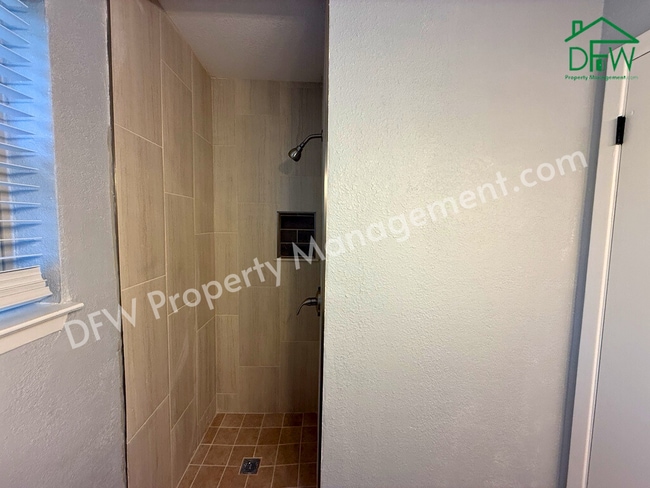 Building Photo - Beautifully Renovated 4-Bedroom Home with Large Backyard in Watauga!