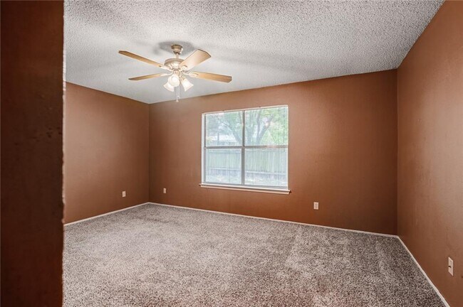 Building Photo - 2203 N Shields Dr