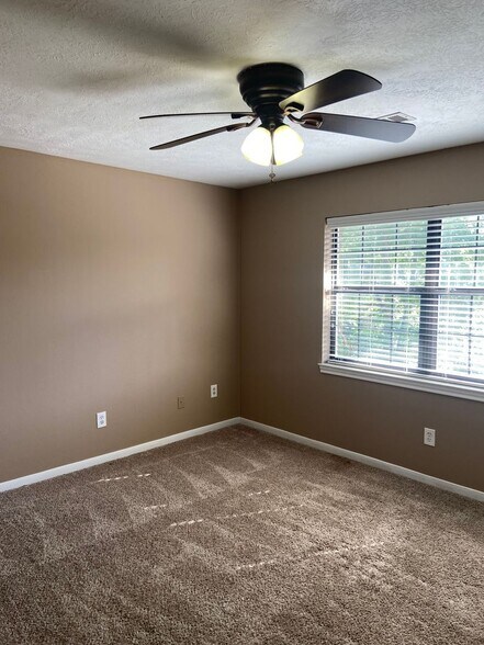 Building Photo - AUGUST 2026 PRE-LEASE Wonderful 3 Bed, 3 Bath Duplex Walking Distance from Campus!