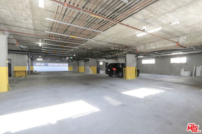 Building Photo - 11800 Courtleigh Dr