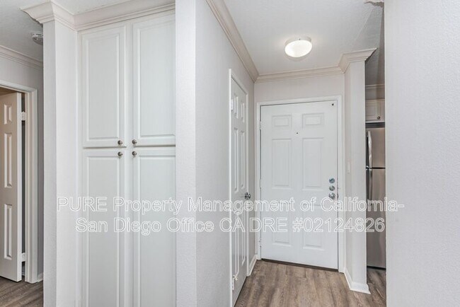 Building Photo - 7405 Charmant Dr