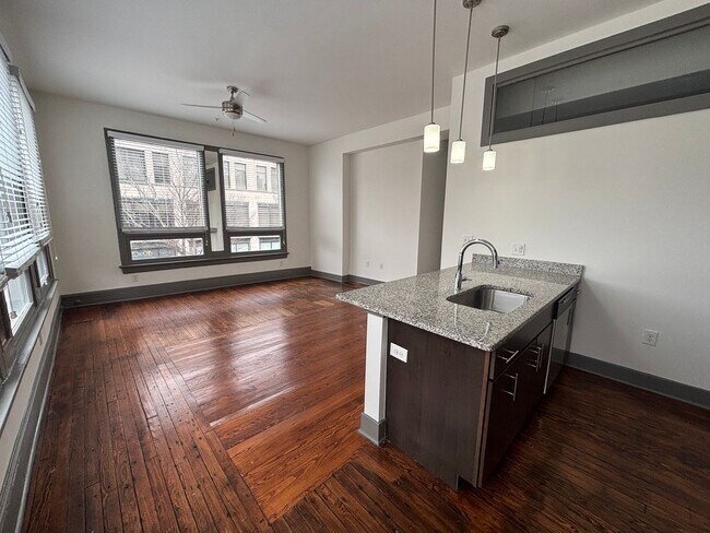 Building Photo - 300 E Grace St. Apt. 201