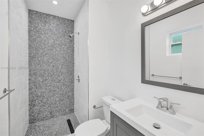 Building Photo - 1430 Michigan Ave