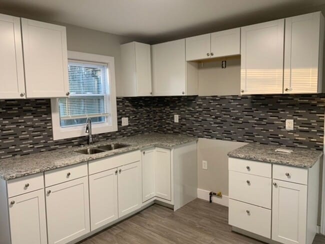 Building Photo - Beautiful two bedroom one bath near Campbellton and 166