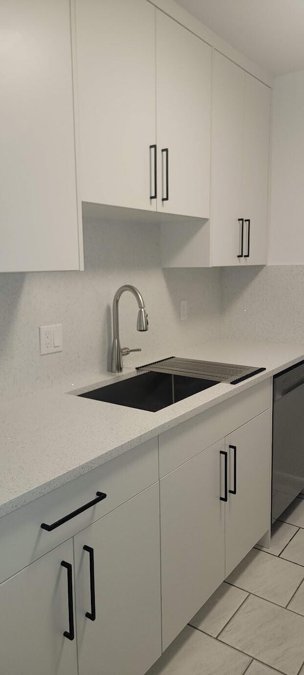 Building Photo - 600 SW 2nd Ave