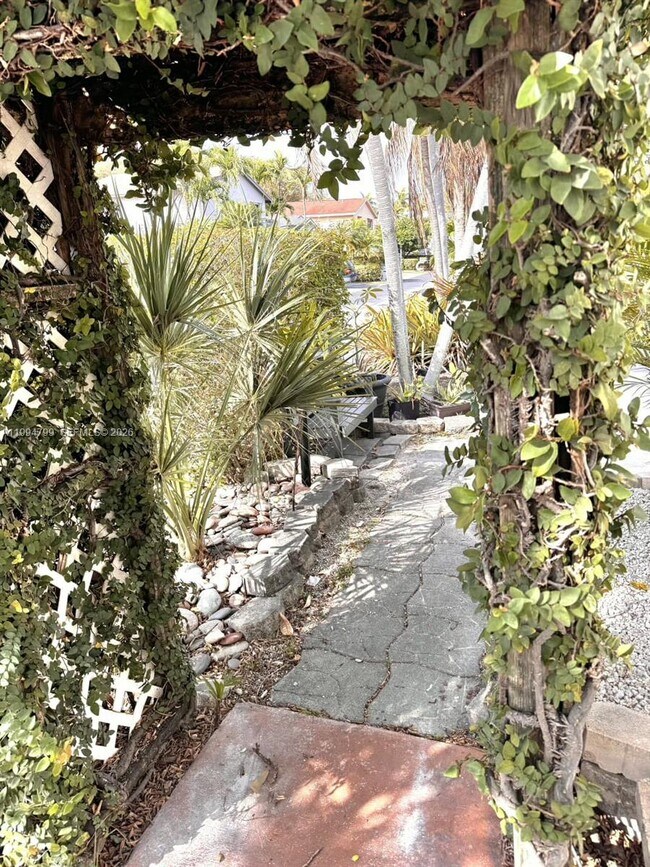 Building Photo - 11517 SW 34th Ln