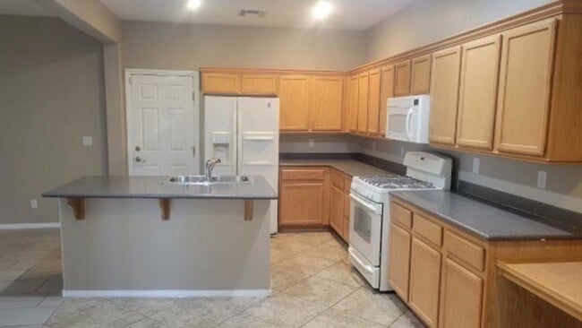 Building Photo - Single story town home with 3 bedrooms and 2 bath in Summerlin