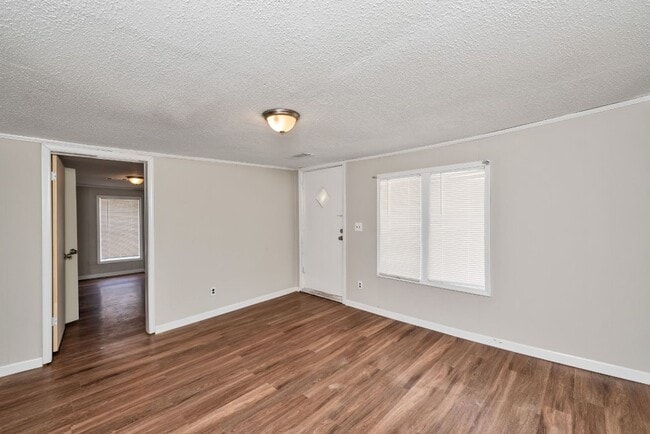 Building Photo - Renovated 3BR/2BA Tuscaloosa Gem with Luxu...