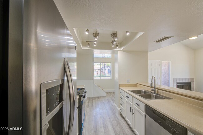 Building Photo - 2019 W Lemon Tree Pl