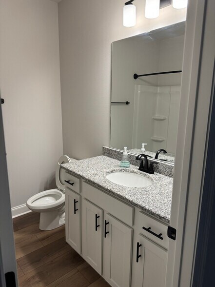 Building Photo - 110 Nandina Dr