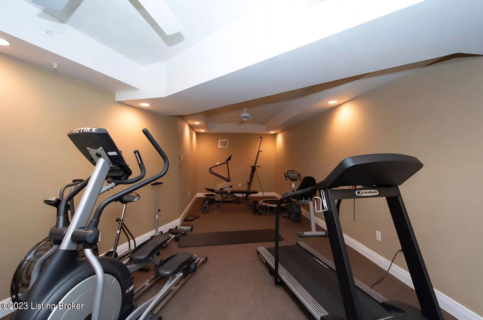 Building Photo - 2411 Brownsboro Rd