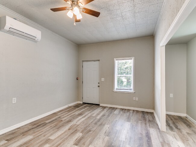 Building Photo - 4410 N Blackwelder Ave