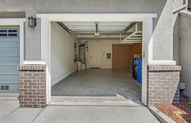 Building Photo - 3404 Fostoria Way