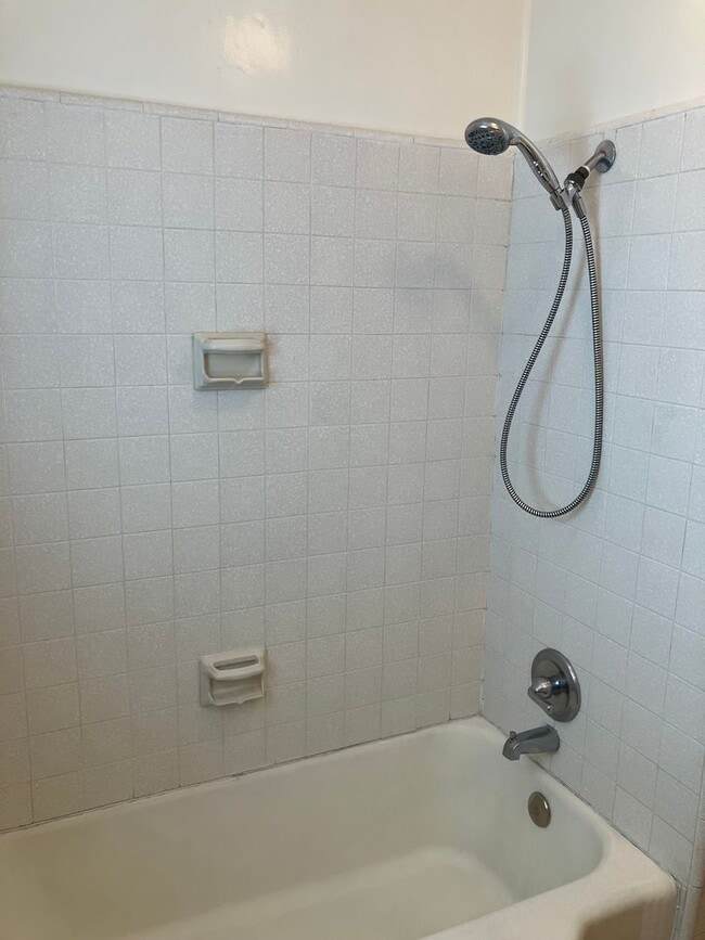 Building Photo - 2037 Miller Ave