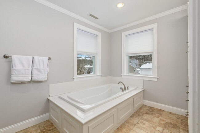 Building Photo - 3 Chapel Way