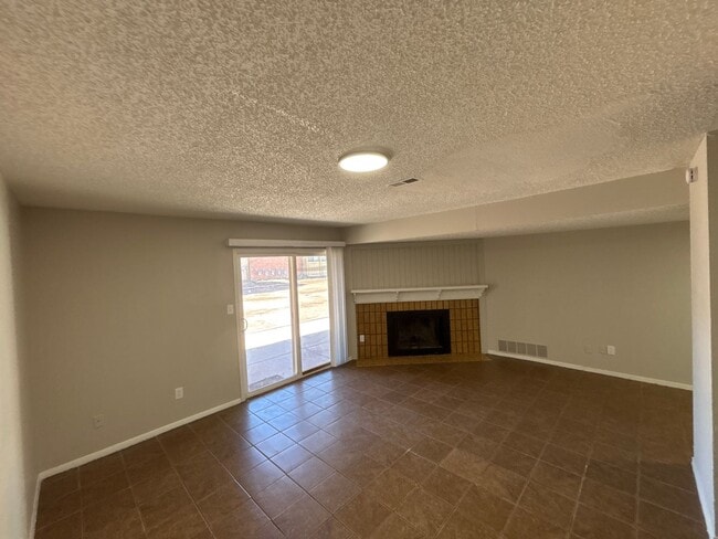 Building Photo - 1326 Holland Park Blvd