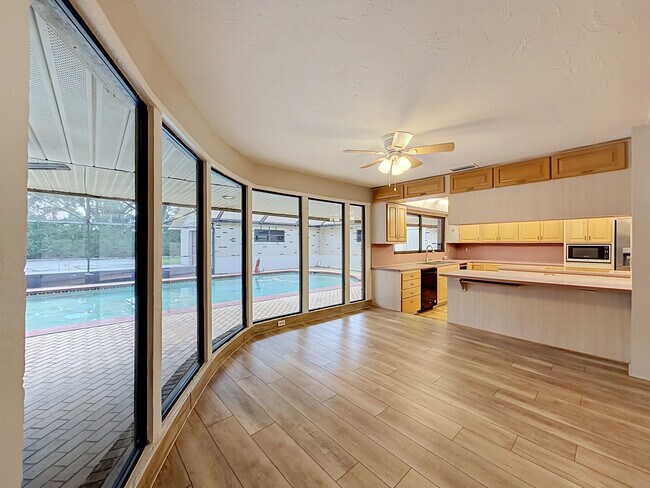 Building Photo - 609 Howard Ave