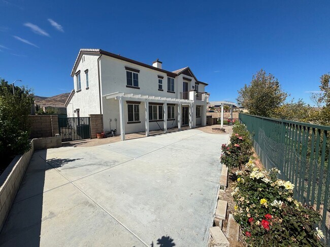 Building Photo - 2307 Thorncroft Cir