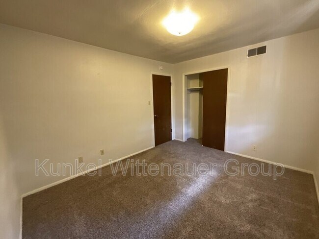 Building Photo - 900-208 8th Street