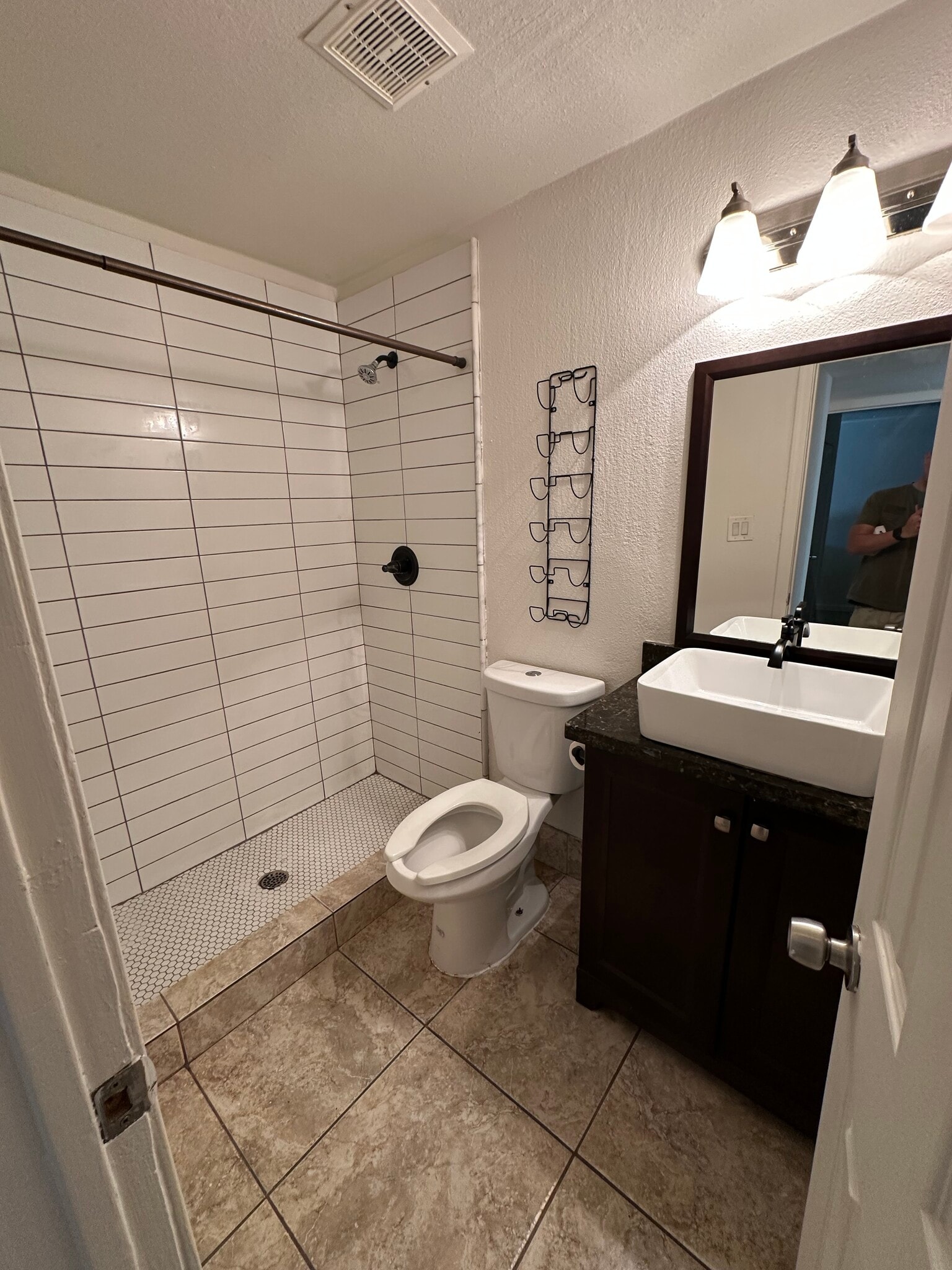 Building Photo - 1005 W 5th St