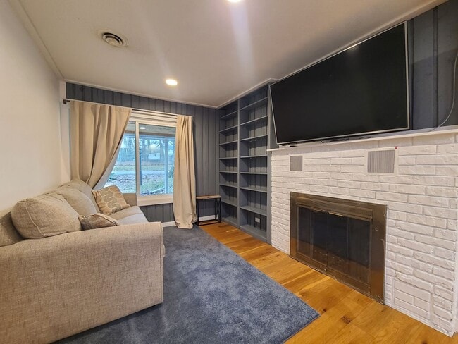 Building Photo - Charming Two Bedroom Ranch in Coloma