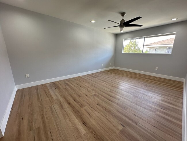 Building Photo - RV T 1708