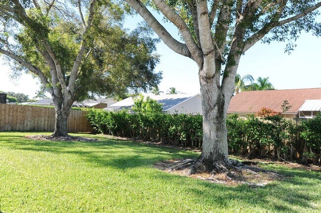 Building Photo - ANNUAL RENTAL: 3 Bedroom Single Family Home in North Naples