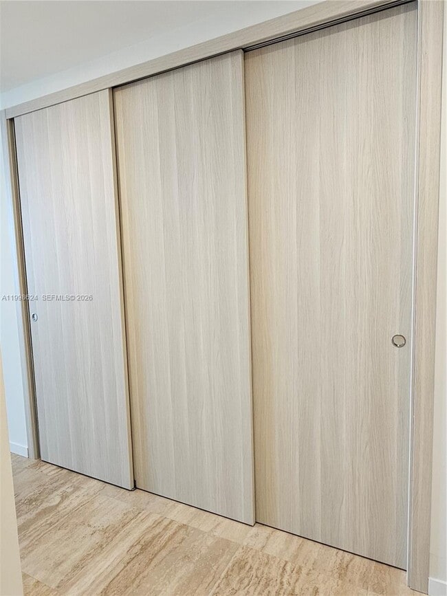 Building Photo - 1000 Brickell Plaza