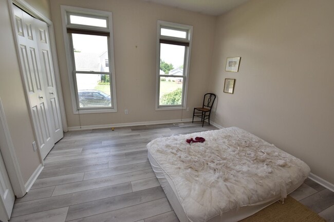 Building Photo - Home in Farmington Hills, 3 bedroom, 2 bath. Close to Notre Dame!