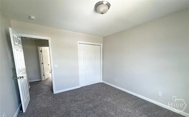 Building Photo - 221 Chapel Lake S