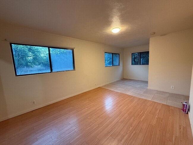Building Photo - 219 W Waiko Rd