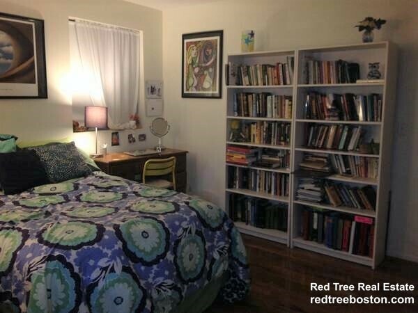 Building Photo - 804 Centre St