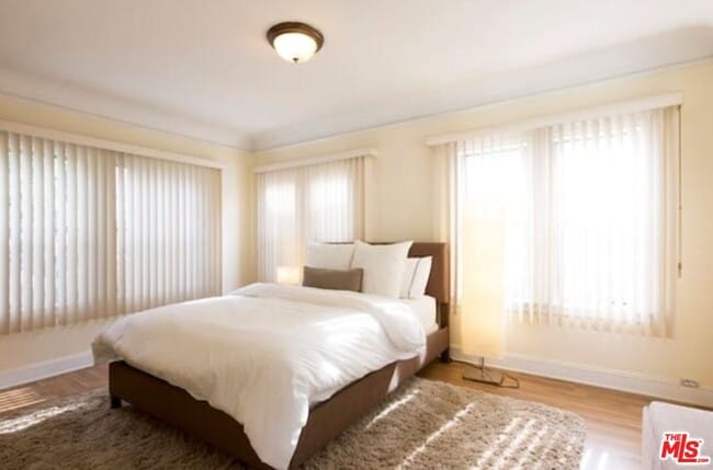 Building Photo - 611 Beachwood Dr