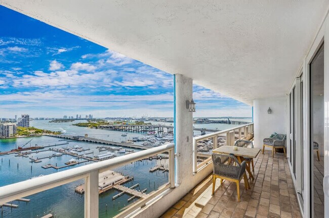 Building Photo - 1717 N Bayshore Dr