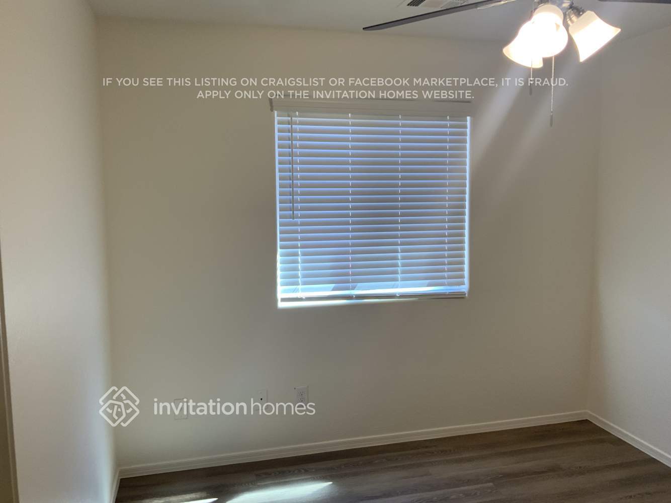 Building Photo - 10538 W Roanoke Ave