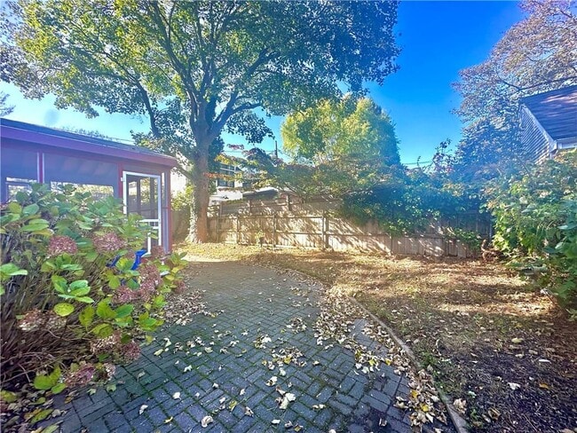 Building Photo - 12 Johnson Ct