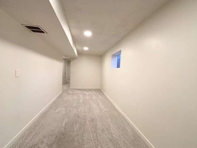 Building Photo - 11299 Woodhill Dr