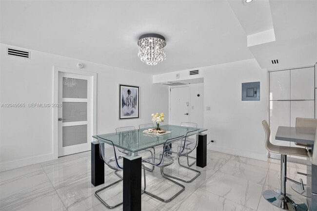Building Photo - 6039 Collins Ave