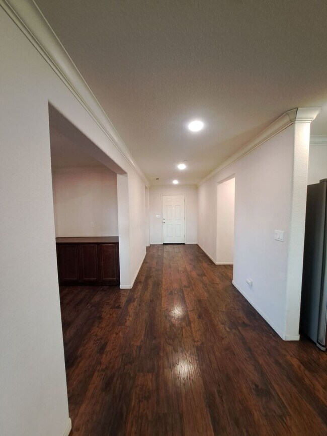 Building Photo - Stunning and Spacious - Don't Miss This Rental Home!