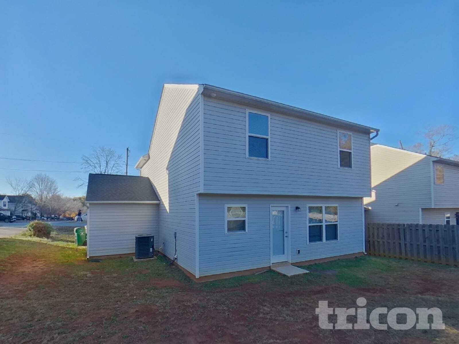 Building Photo - 5819 Hewitt Dr