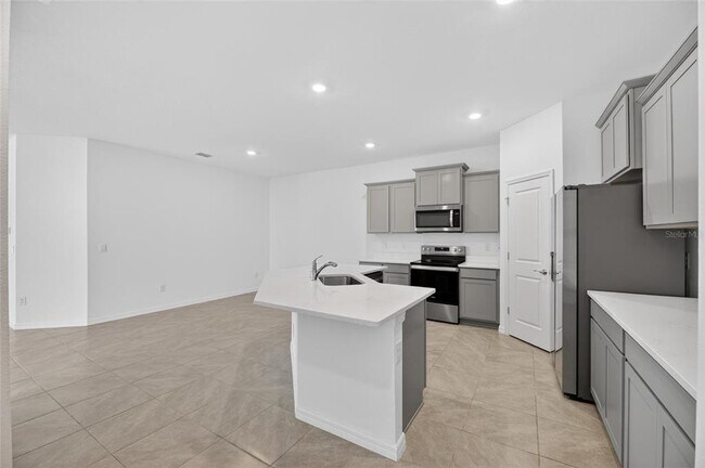 Building Photo - 2425 Bending Bonsai Dr