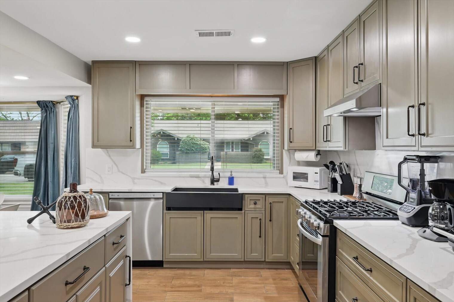 Building Photo - 6333 Tosca Dr