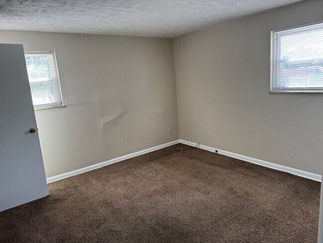 Building Photo - 4052-4054-4054 Halsey Pl