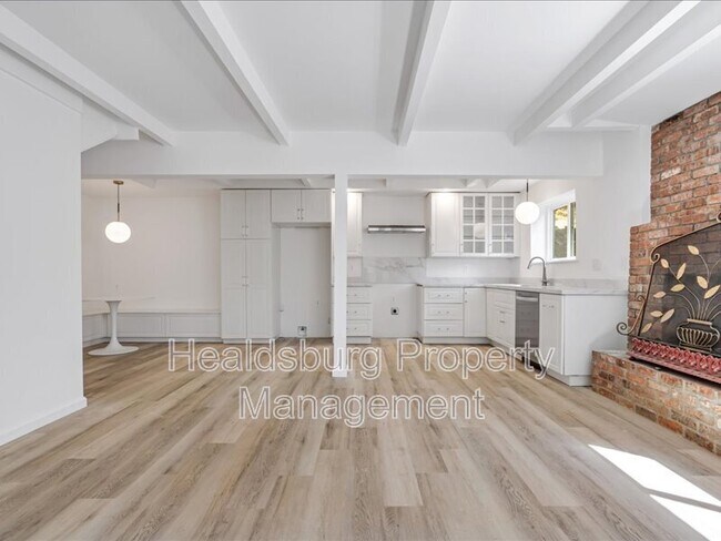Building Photo - 2054 Madrone Ave