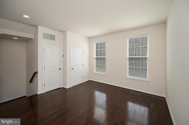 Building Photo - 208 Freesia Ln